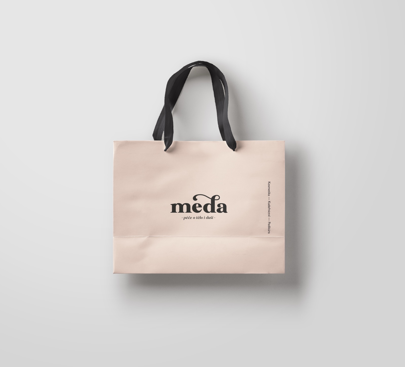 Meda — interiér salonu — 18